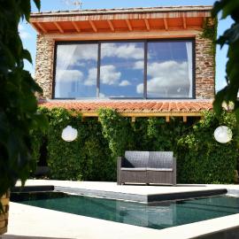 Casa Rural El Bornizo con psicina jacuzzi climatizado barbacoa y jardín en Salamanca, хотел в Pastores