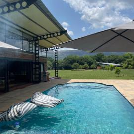 Hartbeespoort Escape Hot Tub and Mountain Views, hotel in Skeerpoort
