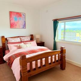 Quiet Farm-Style Retreat with Scenic Views, hotel a Durham Lead