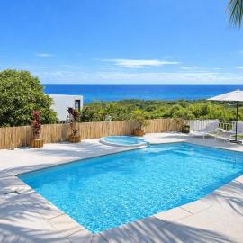 LAKAZ DEL VISTA - Luxurious new apartments with panoramic sea views, pool & garden retreat, hotel a Tamarin