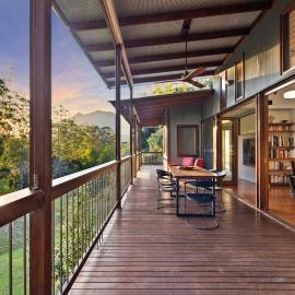 Stunning Retreat, River Frontage & Mountain Views