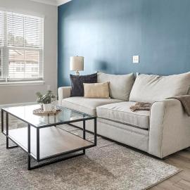 Landing Modern 1BD Gym Yoga Studio, hotel in Summerville