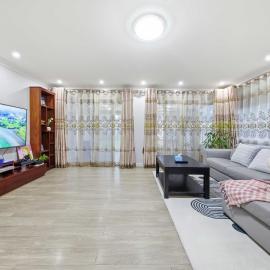 Spacious 4BR House for 10 Guests Free Parking Near Olympic Park