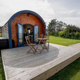 Spring Tide Cliff Top Glamping Pod with direct Sea Views, отель в городе Берчингтон