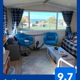 Sea view holiday home with accessible ramp and WiFi، فندق في Port Seton