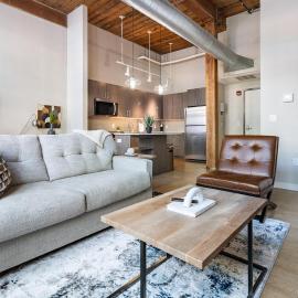 Landing Beautiful 1BD Gym Courtyard، فندق في نيو هافن