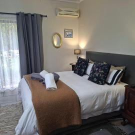1-On-Scott Garden Suites, hotel in Somerset East