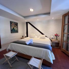 Modern Apartment with Private Balcony