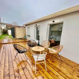 Private Room - Shared house - Pessac -Tram- Train BR1-5, hotel in Pessac