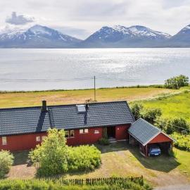 Aurora beach house, hotel v destinaci Trondalen