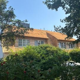 NEU in Keitum - Hochwertige Ferienwohnung unter Reet mit Strandkorb، فندق في كيتوم