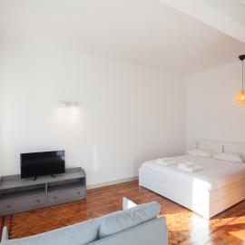 FLH Benfica Modest Studio