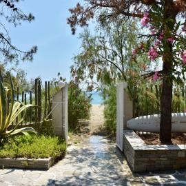 Spacious Maisonette on the eu Blue Beach of Kalogria in Sithonia, Greece num1, hotel di Kalogria