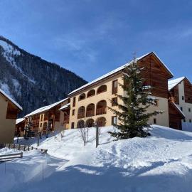 T3 classé 3 étoîles Au pied des pistes, lumineux-piscine