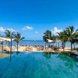 Beachfront sea view apartment, hotel in Petite Case Noyale