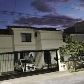 habitación independiente con entrada independiente, hotel em Aguascalientes