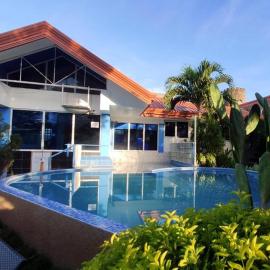 Seaview Beach Resort Dumaguete Beachfront, hotel v mestu Sibulan