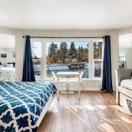 Riverside Cottage - Just Steps from the Deschutes