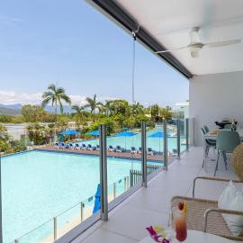 54 Pool Resort Port Douglas, Hotel in Craiglie