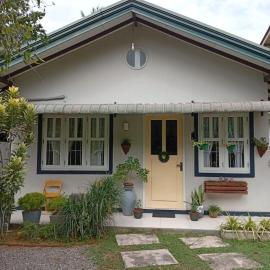 Tiny Art House with Garden: Godagama şehrinde bir otel