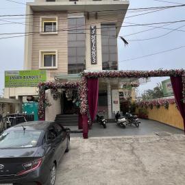 Hotel MNG The Platinum, hotel i Kanpur