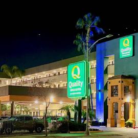 Quality Inn & Suites Los Angeles Airport - Stadium District، فندق في إنجلوود