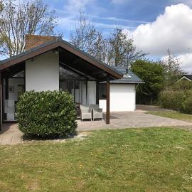 Spacious 6p vacation home with garden, hotel in Zoutelande