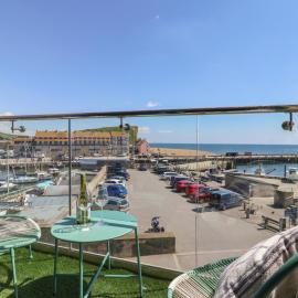 36 Quay West Apartments, hotel in Bridport