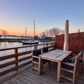 Pirateninsel - Luxus-Residenz mit privaten Spa, Kamin, Meerblick & Gym, hotel en Fehmarn