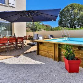 Villa les Coccinelles، فندق في Saint-Étienne-du-Grès