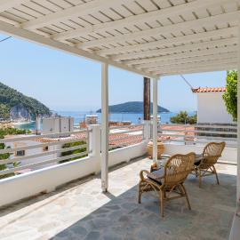 Iremia Coastal Retreat - Private Sea View Terrace, hotel in Neo Klima