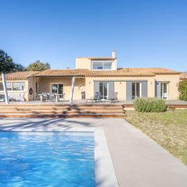Gîte de l'Olivier - Piscine et Jacuzzi, hotel a Grignan