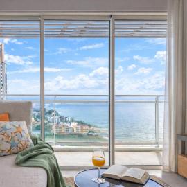 KingBed Beachfront-Pool Condo & Kitchen,Playground,TV,Wifi