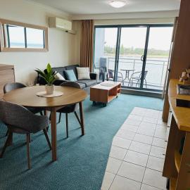 1 Bedroom Waterfront Apartment - Rooftop Pool & Spa, hotel v destinácii The Entrance