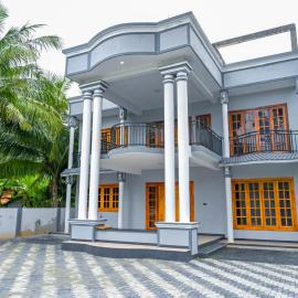 Rika Guest House, hotel v mestu Kokkuvil East
