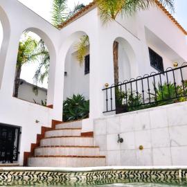 Andalucian Villa with moroccan touch and pool, hotel i Albuñol