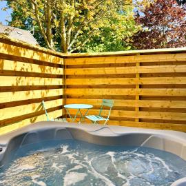 Lugh 9 - Hot Tub-Perth-Pets-Luxury-Hunting Tower, hotel u gradu Pert