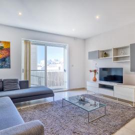 Spacious 3BR in the Heart of Sliema with WiFi AC, hotell sihtkohas Sliema