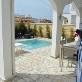 Villa con piscina vicino Torre Lapillo