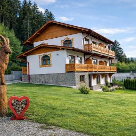 Vila Belcin Spa&Retreat، فندق في بوستين