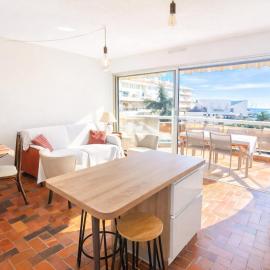 Le Poseidon Grande terrasse vue port a 100m plage