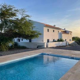Magnifique villa avec piscine privée à 300m de la plage, hotel sa Vila do Maio