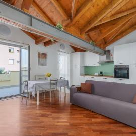 Homey Grandeur - Spacious Stay with Terrace & Wi-Fi