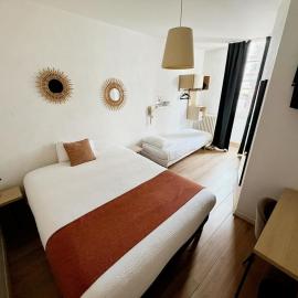 Contact Hôtel les Platanes Villeneuve sur Lot Centre, отель в городе Вильнёв-сюр-Ло