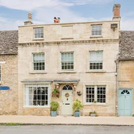 Luxury Townhouse in the Heart of Burford Sleeps 11