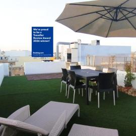 Charming Townhouse - Steps from Waterfront, hotel in Marsaxlokk