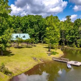 Ultimate Private Escape 35 acre to FISH/HUNT/relax, Hotel in Jackson