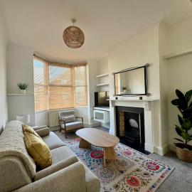 Stylish 2-Bed Home with Garden