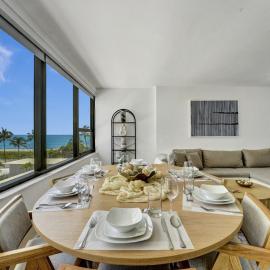 Large Ocean View 2 BDR Condo Beachfront Hotel 504, hotel i Miami Beach