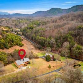 Smoky Arrow- Hot Tub - Game Room - 3 min to Dollywood, hotel a Seaton Spring